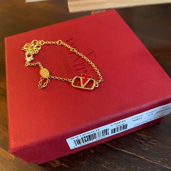 Valentino Garavani Volvo Signature Heart Bracelet - Picture 8 of 9